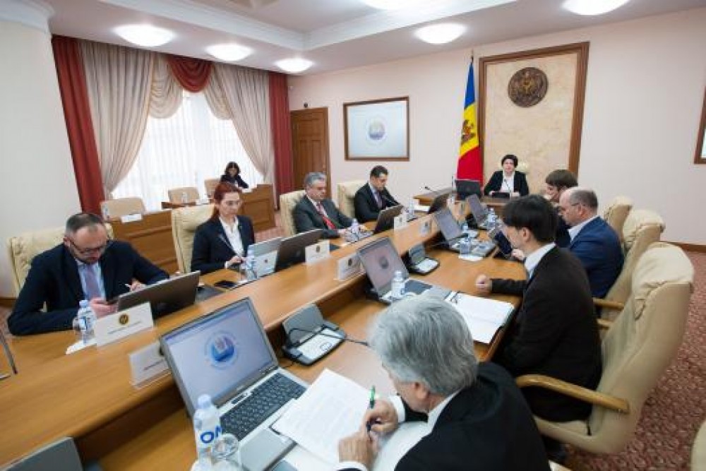 Miniștrilor le plac călătoriile. Unde are loc astăzi ședința Guvernului